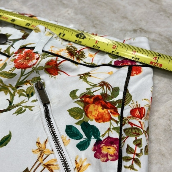 Disney | Alice Through the Looking‎ Glass Cropped Jeans | Size 8 - Picture 8 of 14